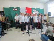 Poloneza 3-maja śpiewa klasa II